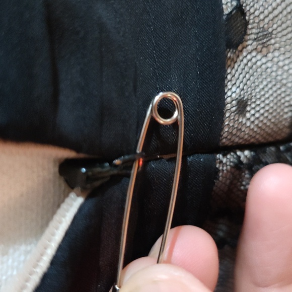 BCBG MAXAZRIA size 0 - Picture 8 of 8